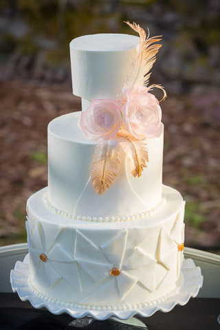 dramatic wedding cake